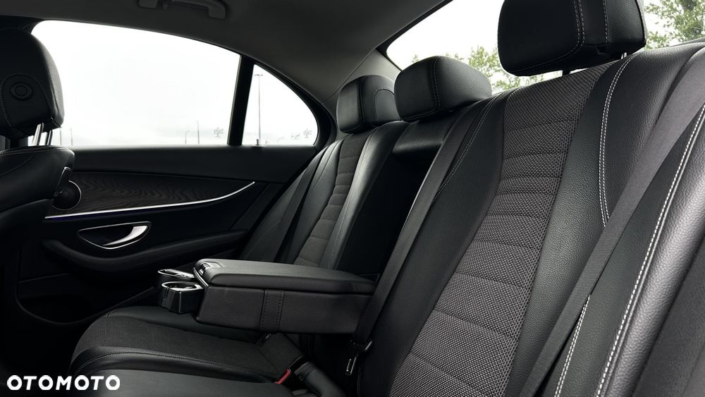 Mercedes-Benz Klasa E 220 d 4Matic 9G-TRONIC AMG Line - 26