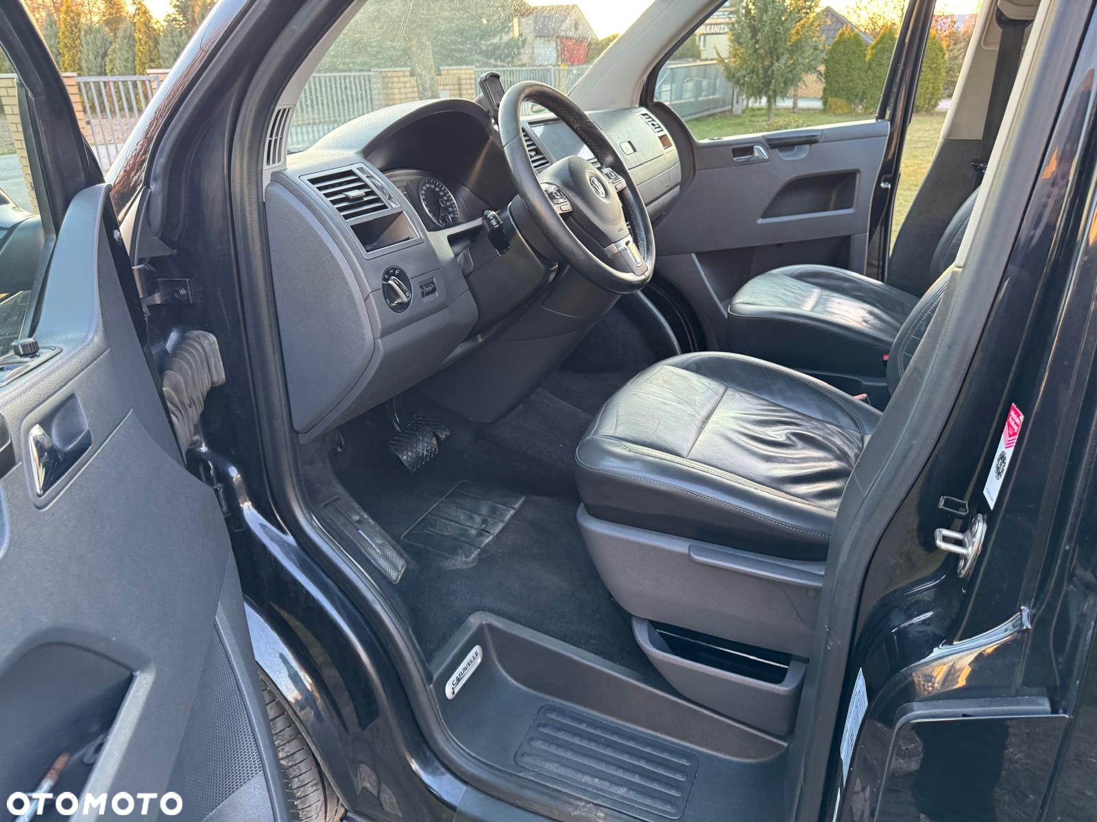 Volkswagen Caravelle - 19