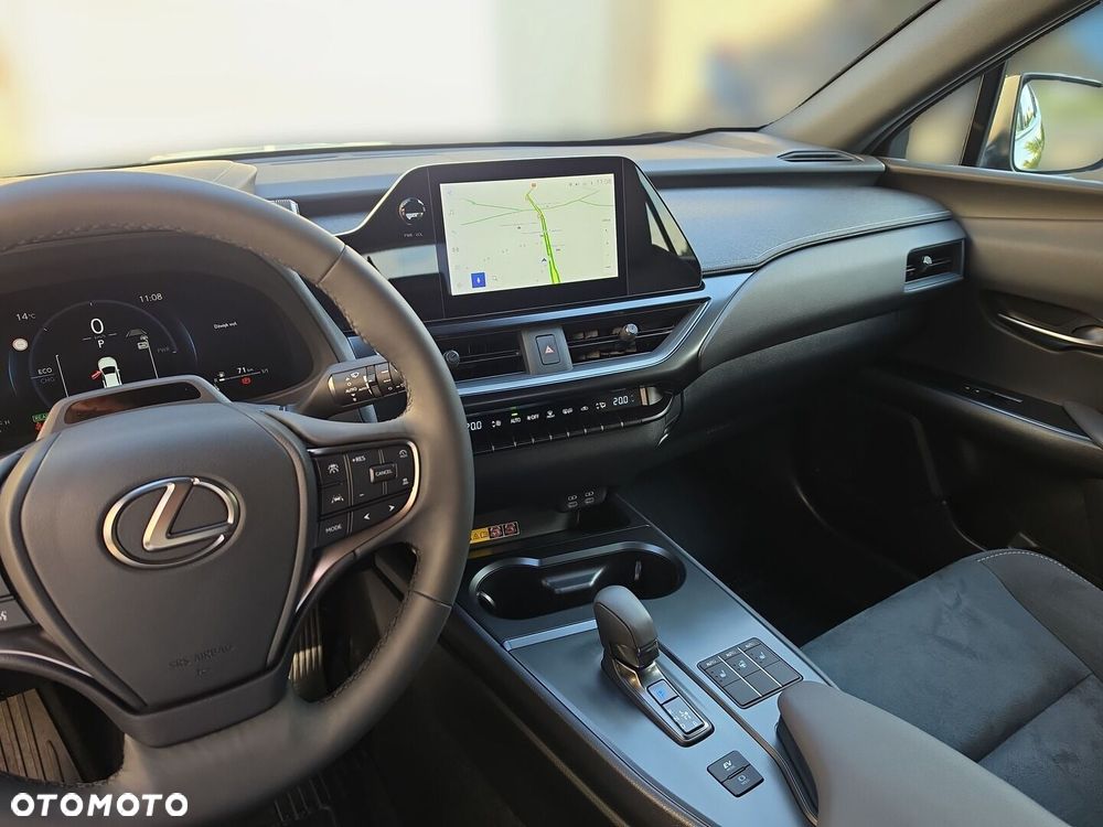 Lexus UX 300h Business - 22