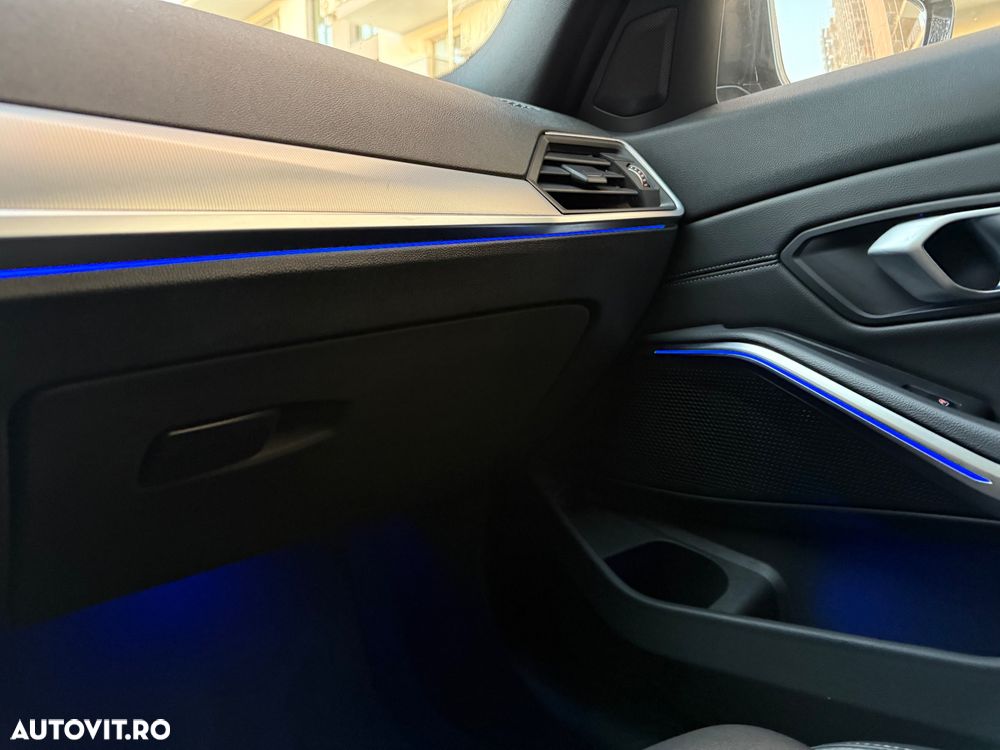 BMW Seria 3 318i Aut. M Sport - 37
