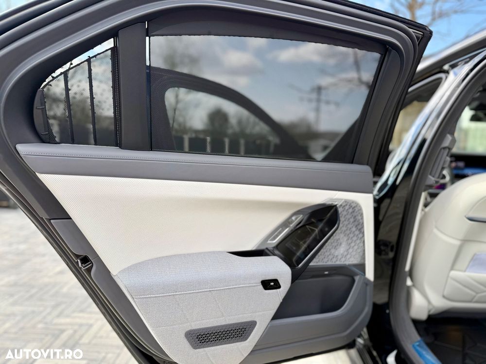 BMW Seria 7 750e xDrive AT PHEV - 24