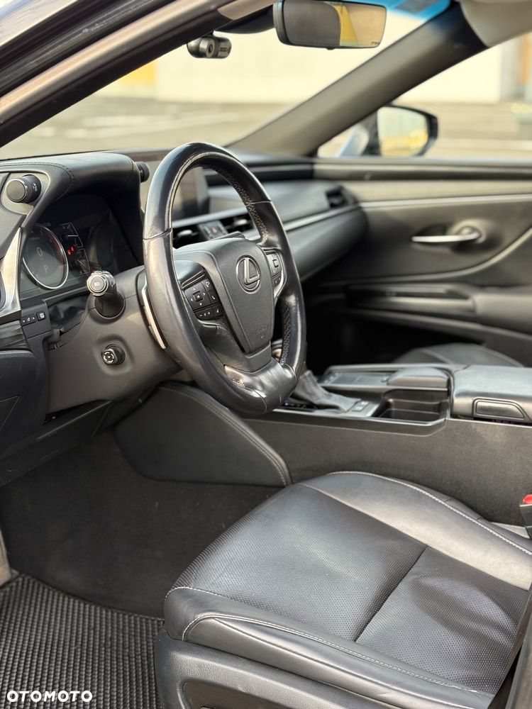 Lexus ES - 9