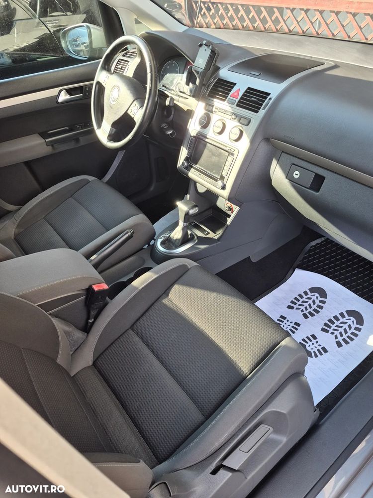 Volkswagen Touran 2.0 TDI Highline Aut - 10