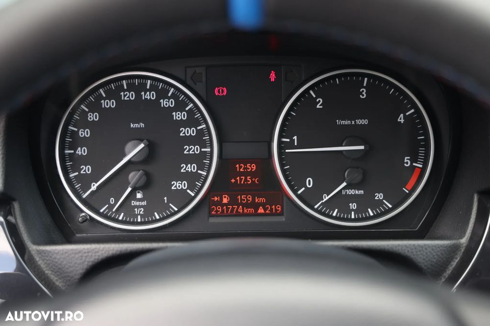 BMW Seria 3 320d - 23