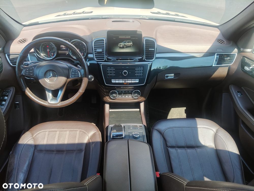 Mercedes-Benz GLS - 12