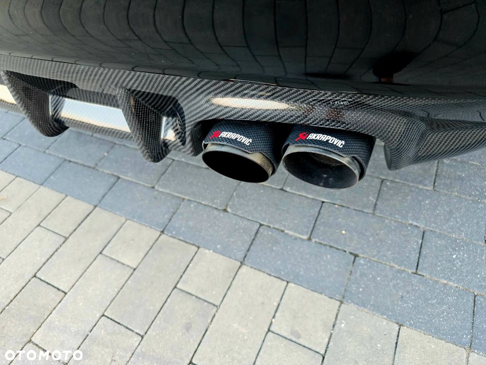 Jaguar XE S - 24