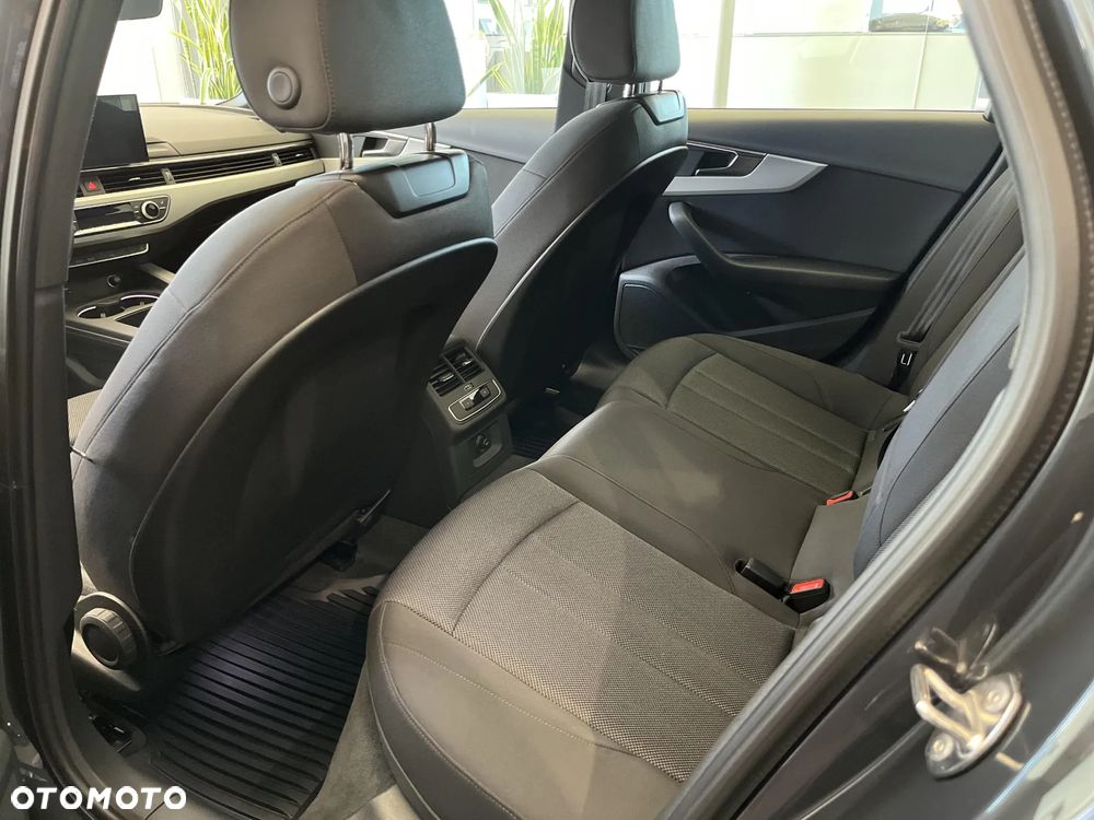 Audi A4 Limousine - 10