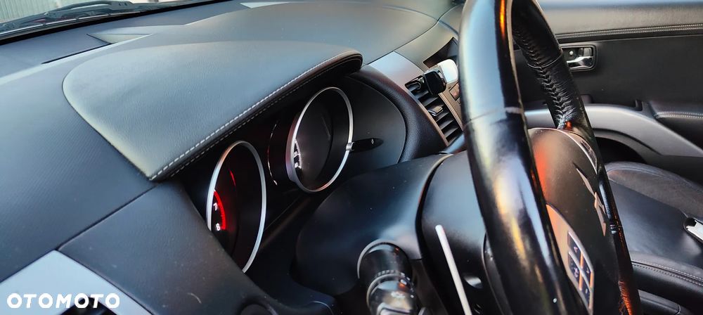 Mitsubishi Outlander 2.4 4WD CVT Intense - 19