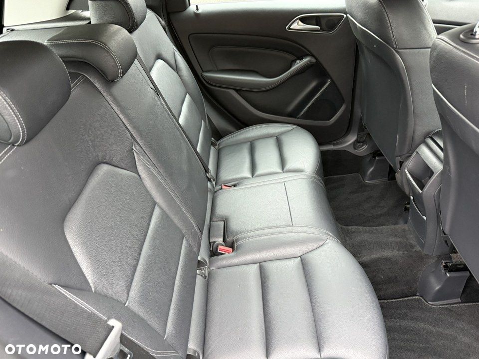 Mercedes-Benz Klasa B 180 (BlueEFFICIENCY) 7G-DCT - 34
