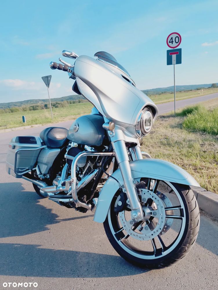 Harley-Davidson Touring Street Glide - 1