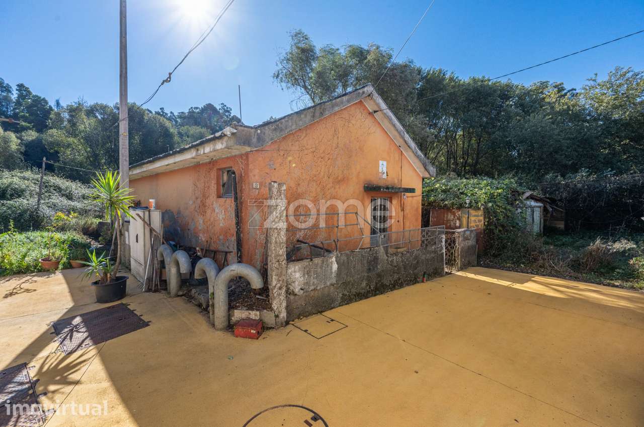 Moradia T2 para restauro no Porto - Grande imagem: 4/27