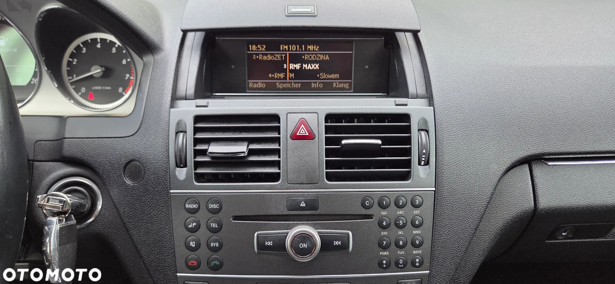 Mercedes-Benz Klasa C 180 T CGI Automatik BlueEFFICIENCY Avantgarde - 23