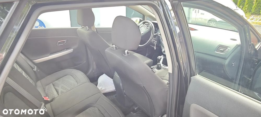 Kia Ceed 1.4 L - 8