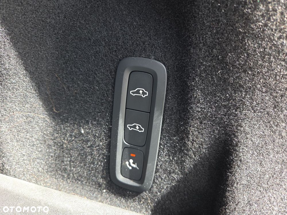 Volvo XC 60 T6 Plug-In Hybrid AWD Ultra Bright - 30