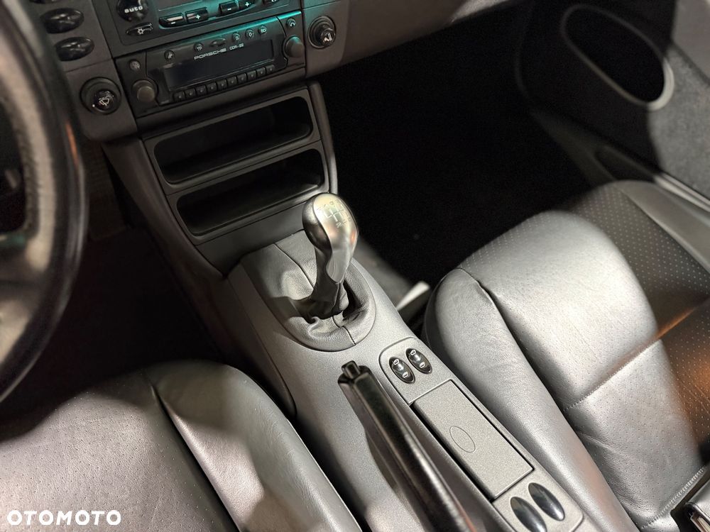 Porsche 911 Carrera - 24