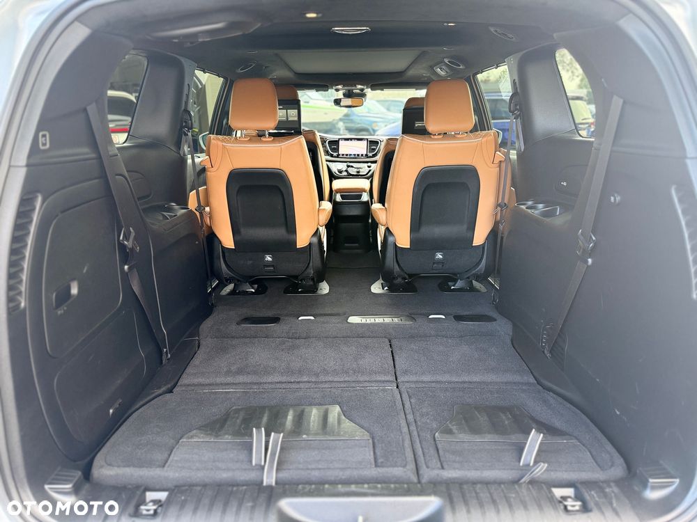 Chrysler Pacifica - 28