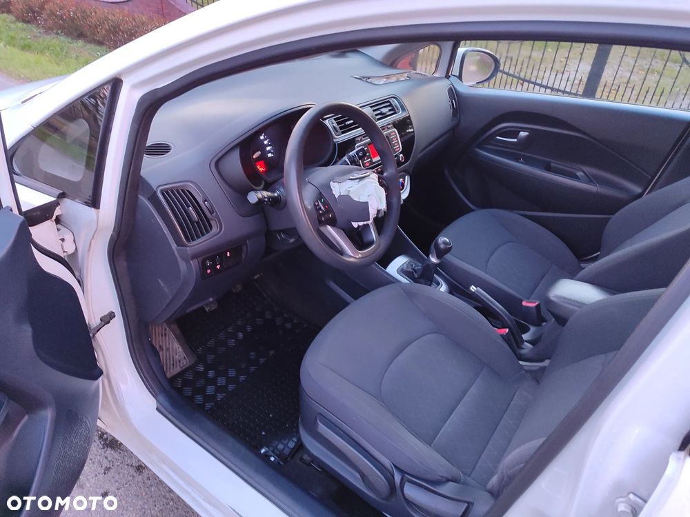 Kia Rio 1.2 M - 13