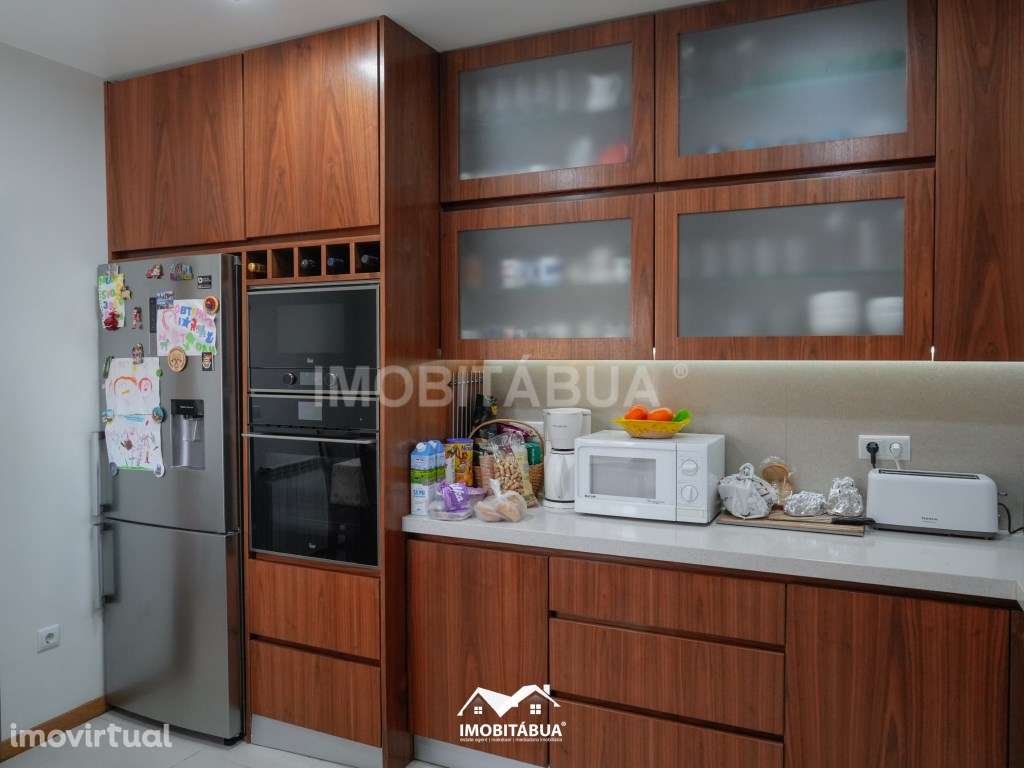 Casa privada com 4 quartos, piscina, pátios e acomodações versáteis. - Grande imagem: 4/41