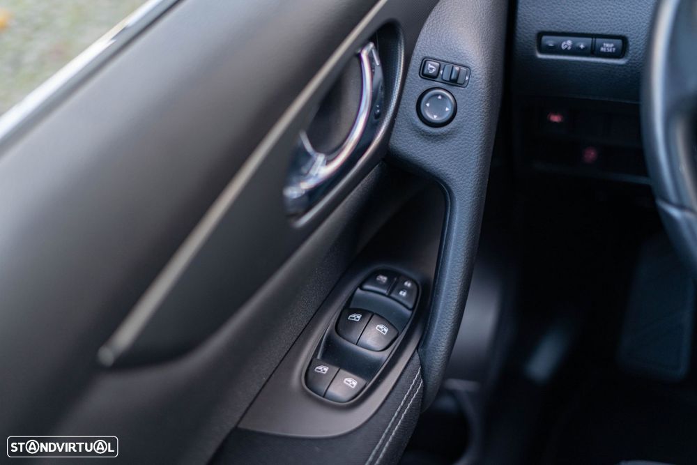 Nissan Qashqai 1.2 DIG-T N-Connecta 18 - 31