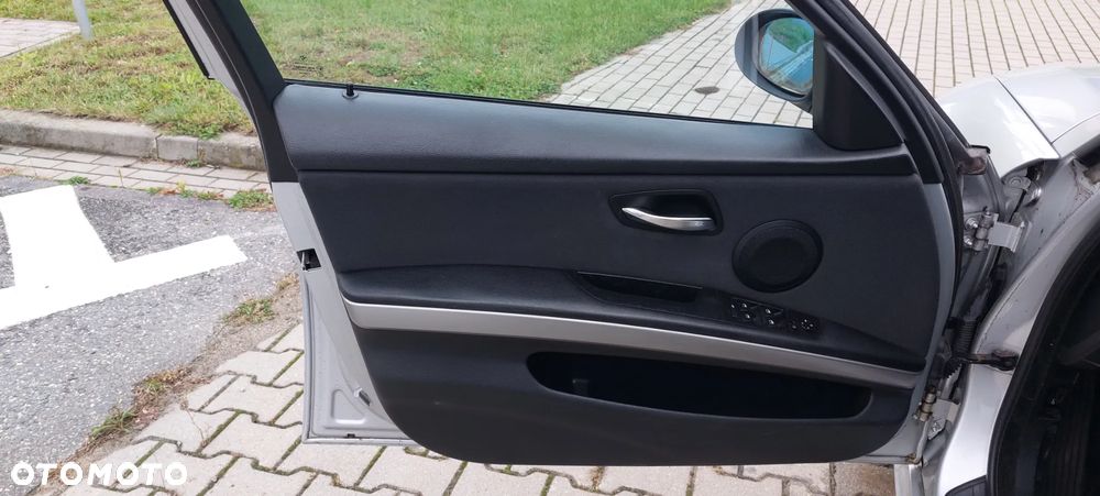 BMW Seria 3 318d - 32