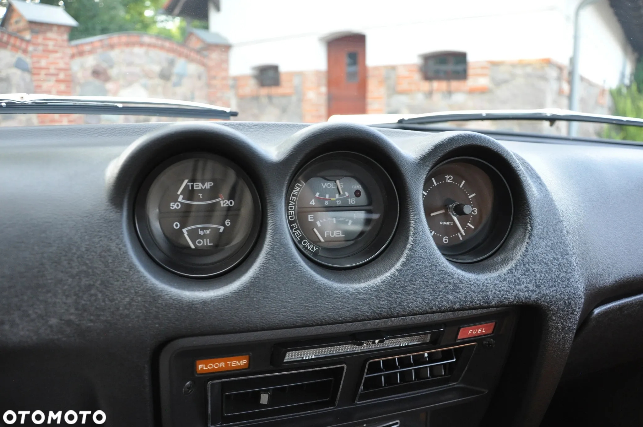 Nissan 280 ZX - 23