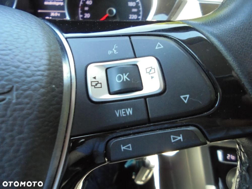 Volkswagen Touran 2.0 TDI SCR DSG IQ.DRIVE - 30