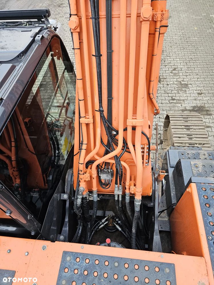 Hitachi ZX300LC-6 - 14