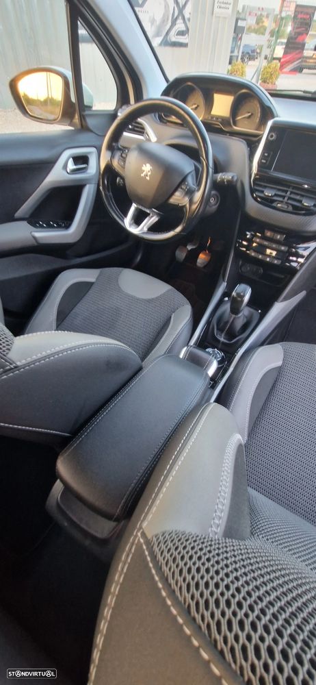 Peugeot 2008 1.2 PureTech Allure - 12