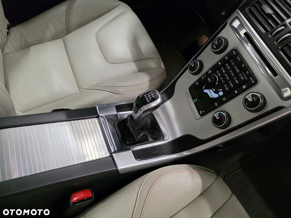 Volvo XC 60 D3 Drive-E Ocean Race - 18
