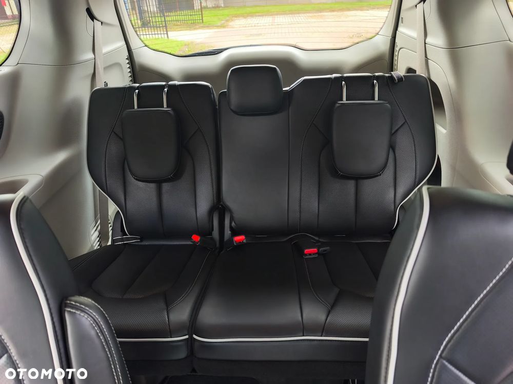 Chrysler Pacifica - 22