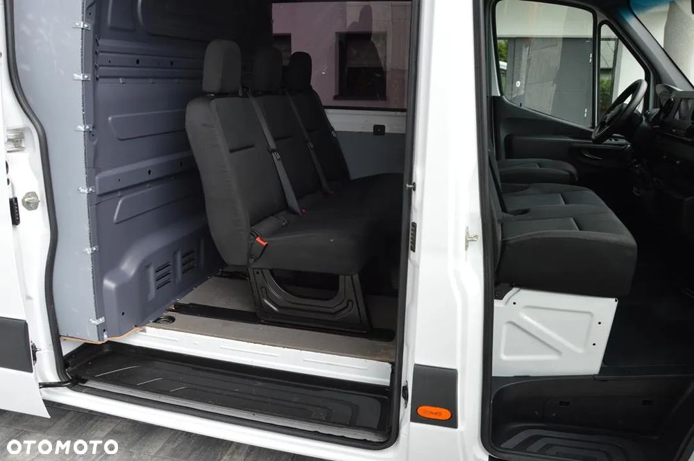 Mercedes-Benz Sprinter - 24
