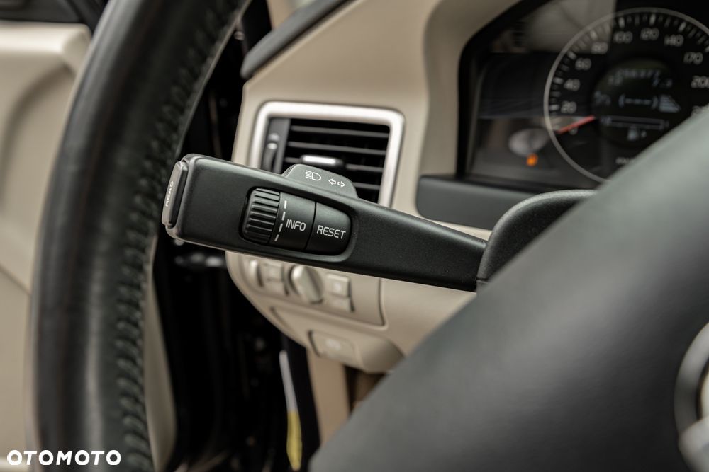 Volvo XC 70 D5 AWD Momentum - 32