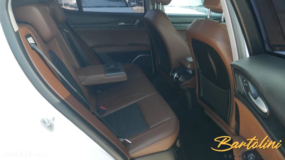 Alfa Romeo Stelvio - 19