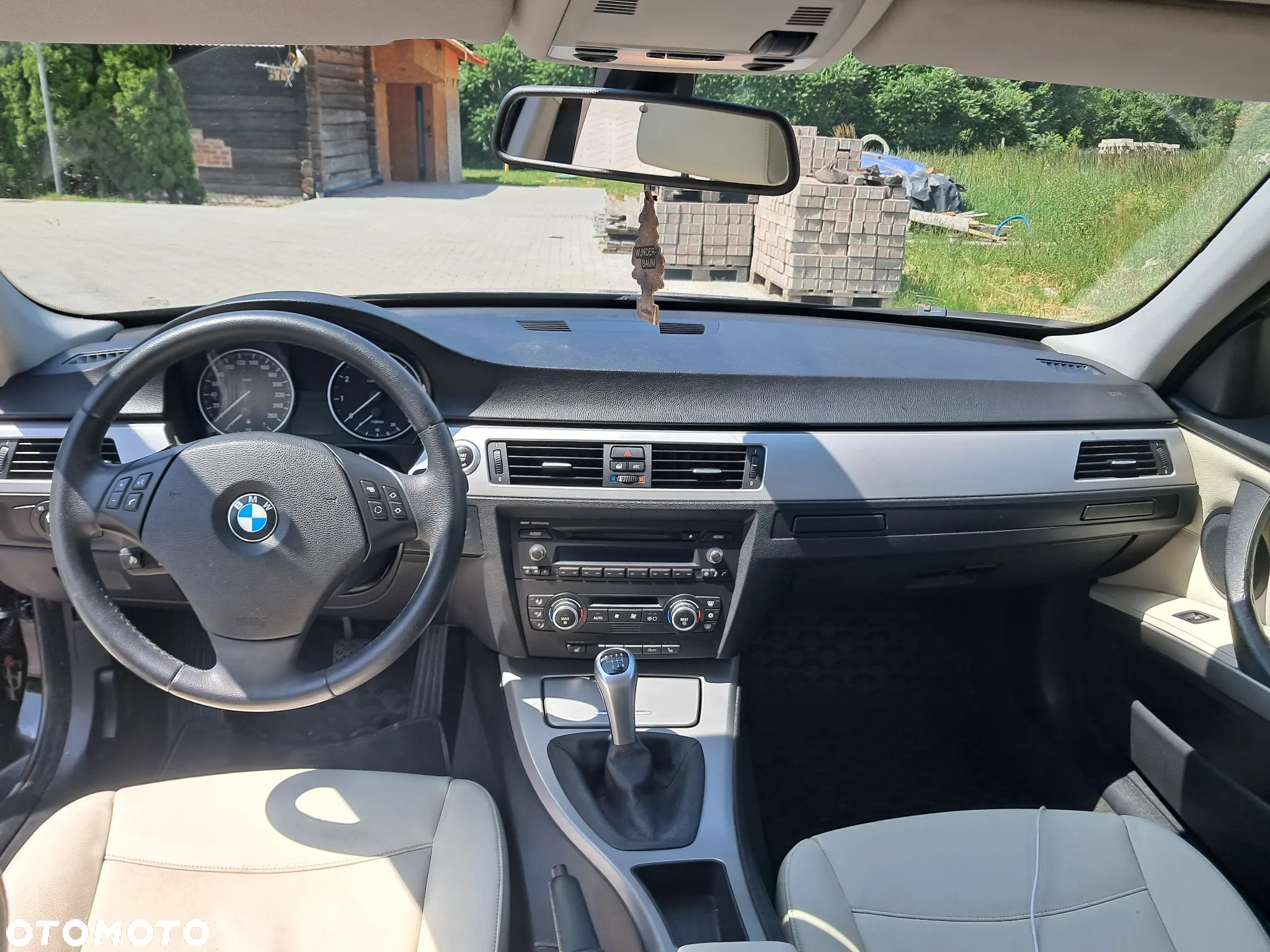 BMW Seria 3 320i Touring - 9