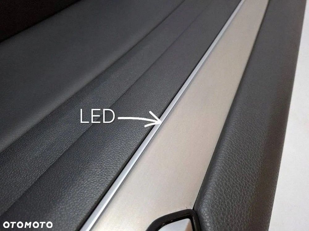VW PASSAT B8 2019 Kombi Boczek drzwi tylnych prawy skóra LED 3G5867211 - 6