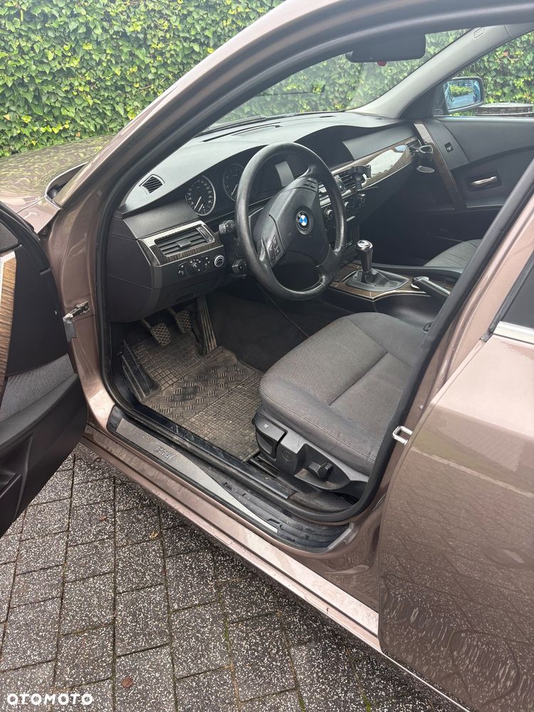 BMW Seria 5 523i - 5