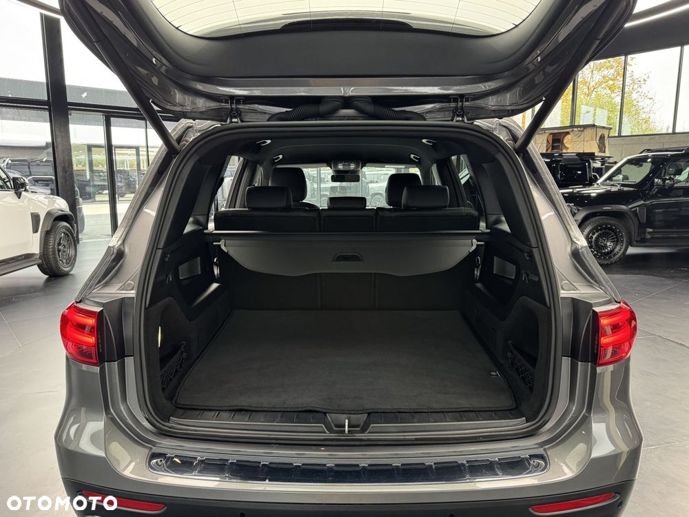 Mercedes-Benz GLB 2023