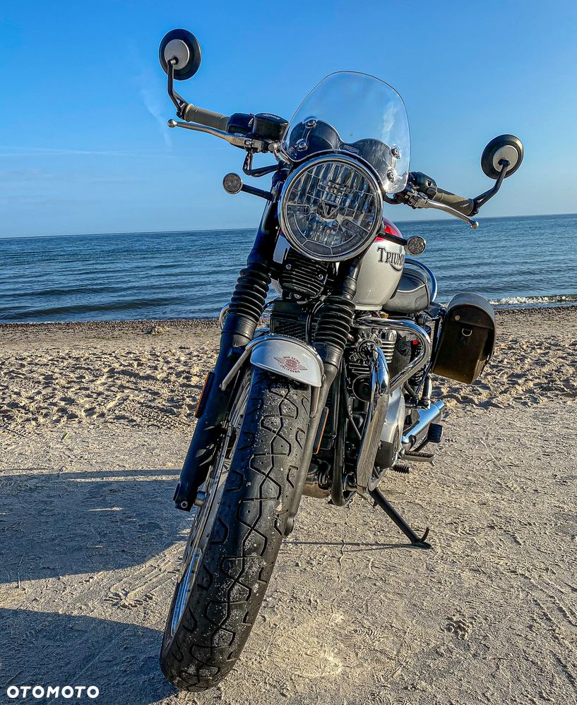 Triumph Bonneville - 4