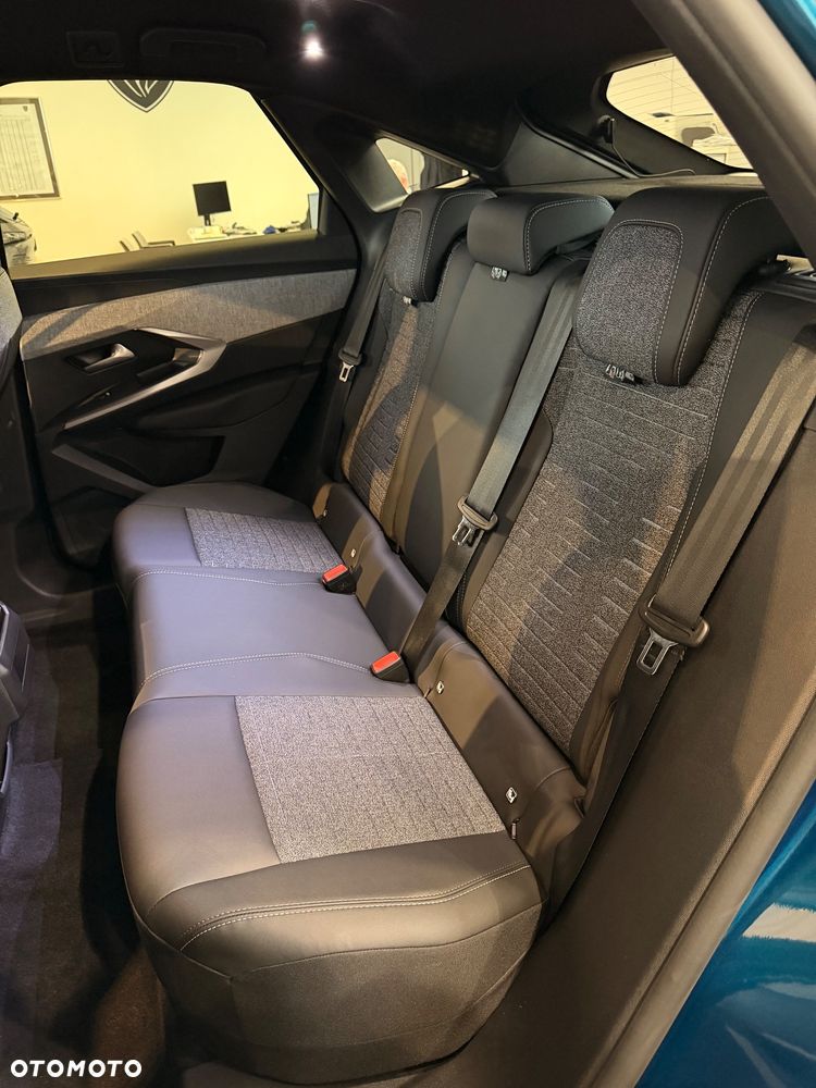 Peugeot 3008 1.2 PureTech mHEV Allure e-DCS6 - 18