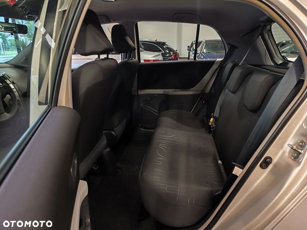 Toyota Yaris 1.0 Terra EU5 - 8