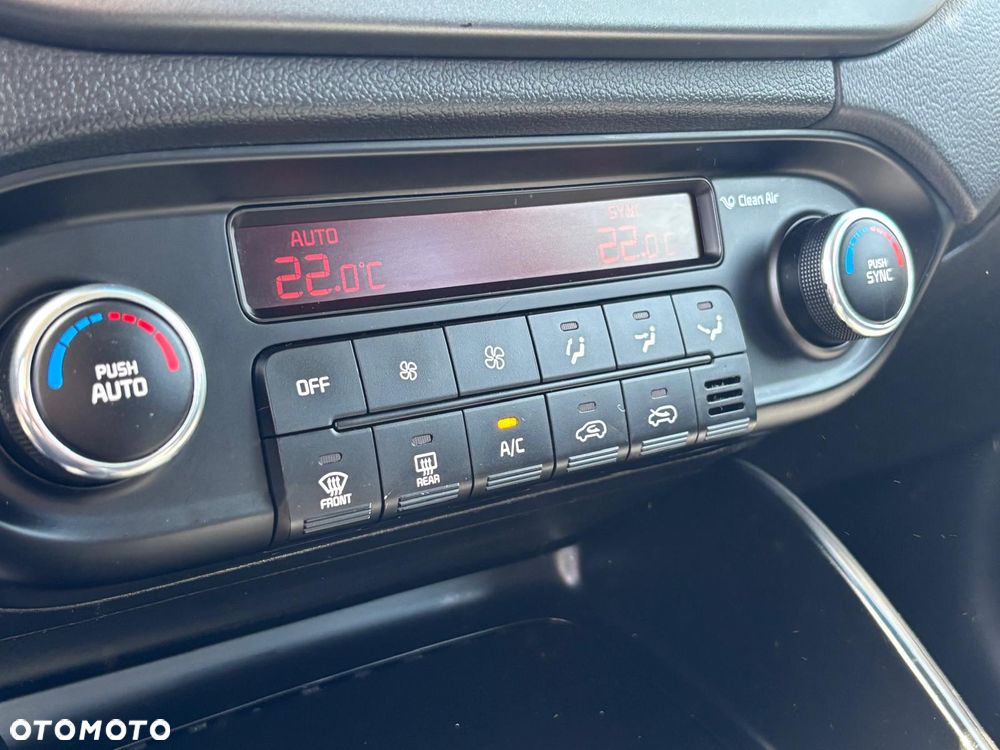 Kia Carens 1.7 CRDi M 7os EU6 - 29