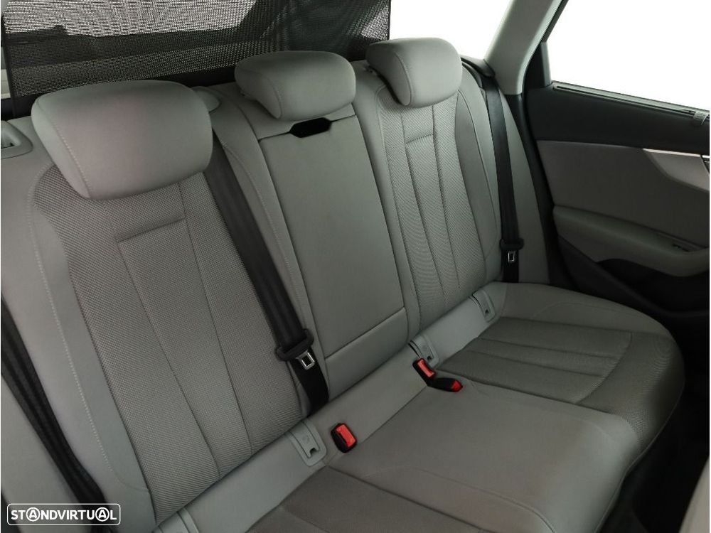 Audi A4 Avant 2.0 TDI - 16