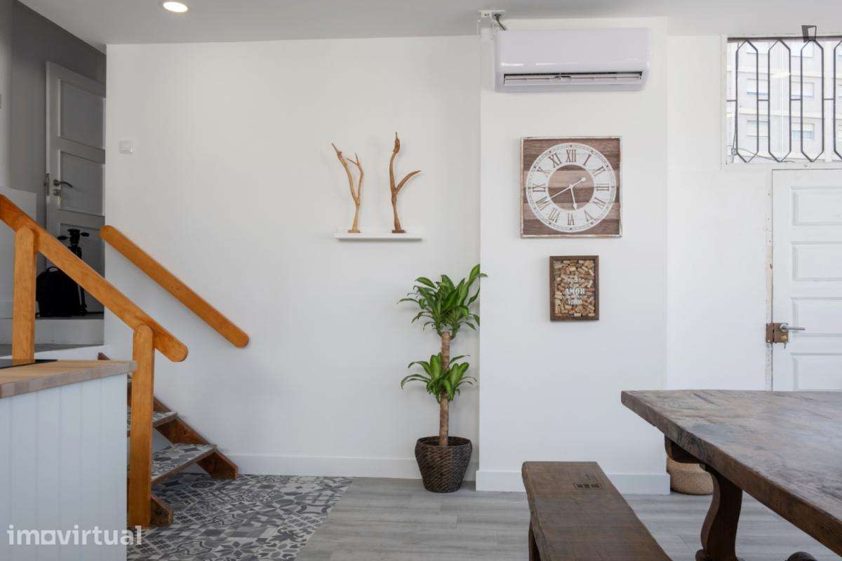 Quarto - localizado em Mafamude Porto - Grande imagem: 5/9