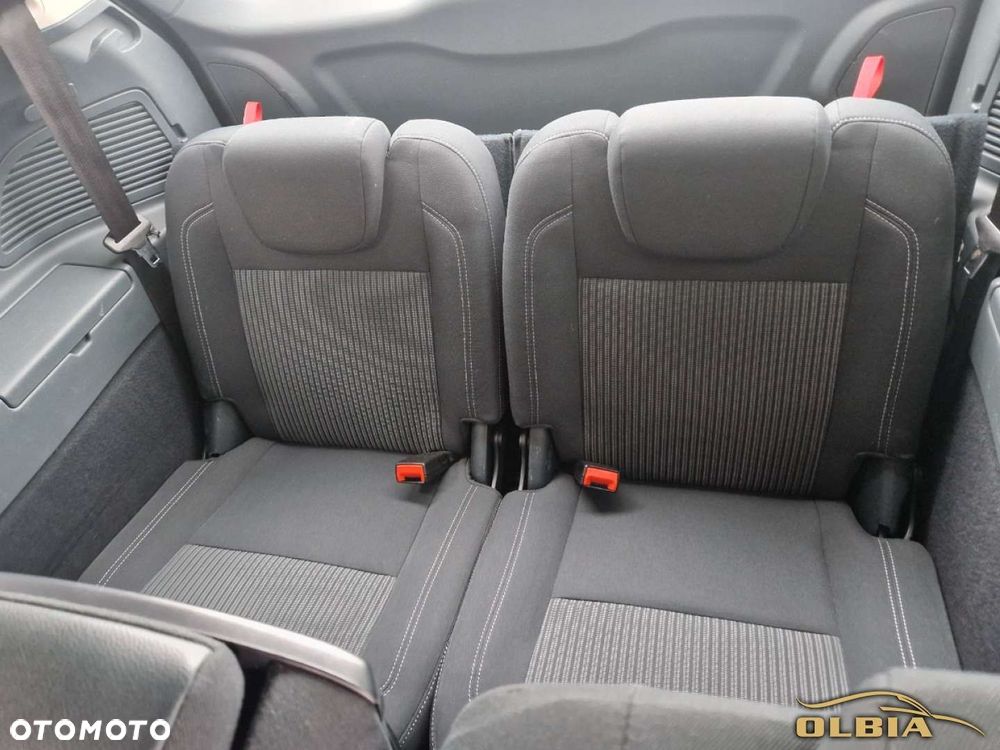 Ford Grand C-MAX - 25