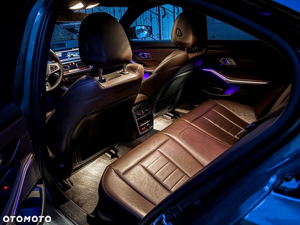 BMW Seria 3 330i xDrive Sport Line - 18