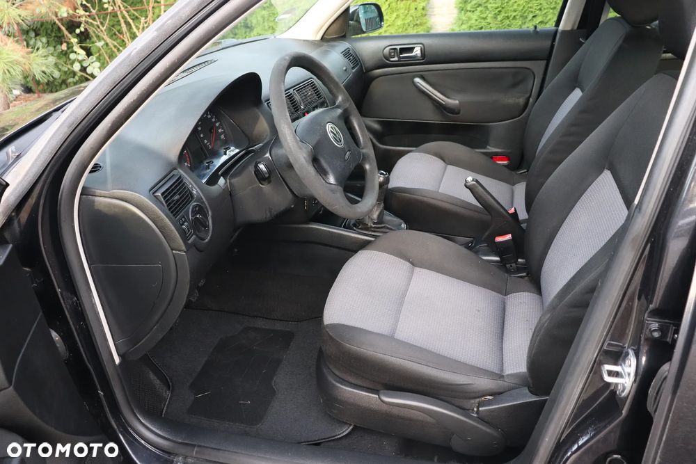 Volkswagen Golf - 4
