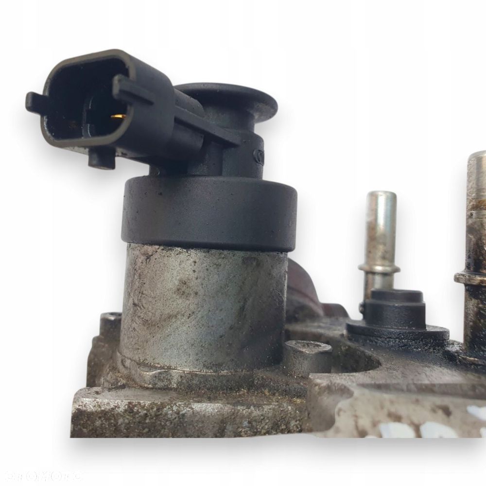 POMPA WTRYSKOWA Citroen C4 1.6 HDi Bosch 0445010516 9688499680 OE - 3