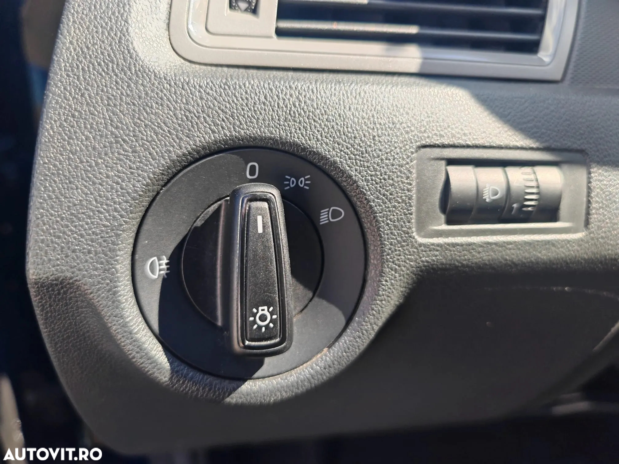 Skoda RAPID 1.2 TSI Ambition - 14