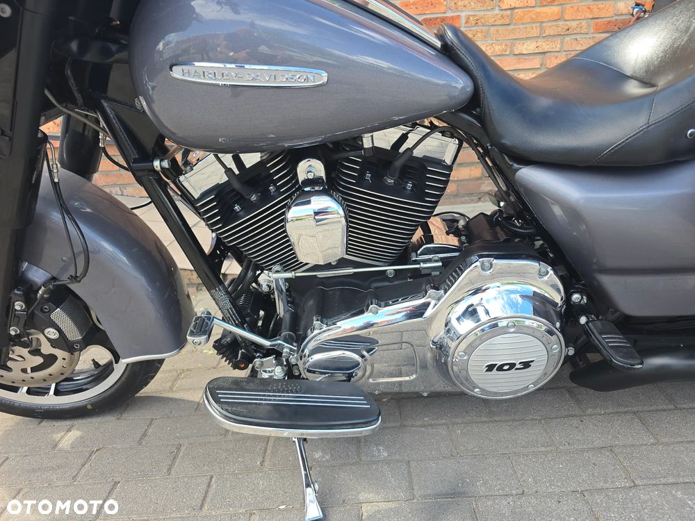 Harley-Davidson Touring Street Glide - 16