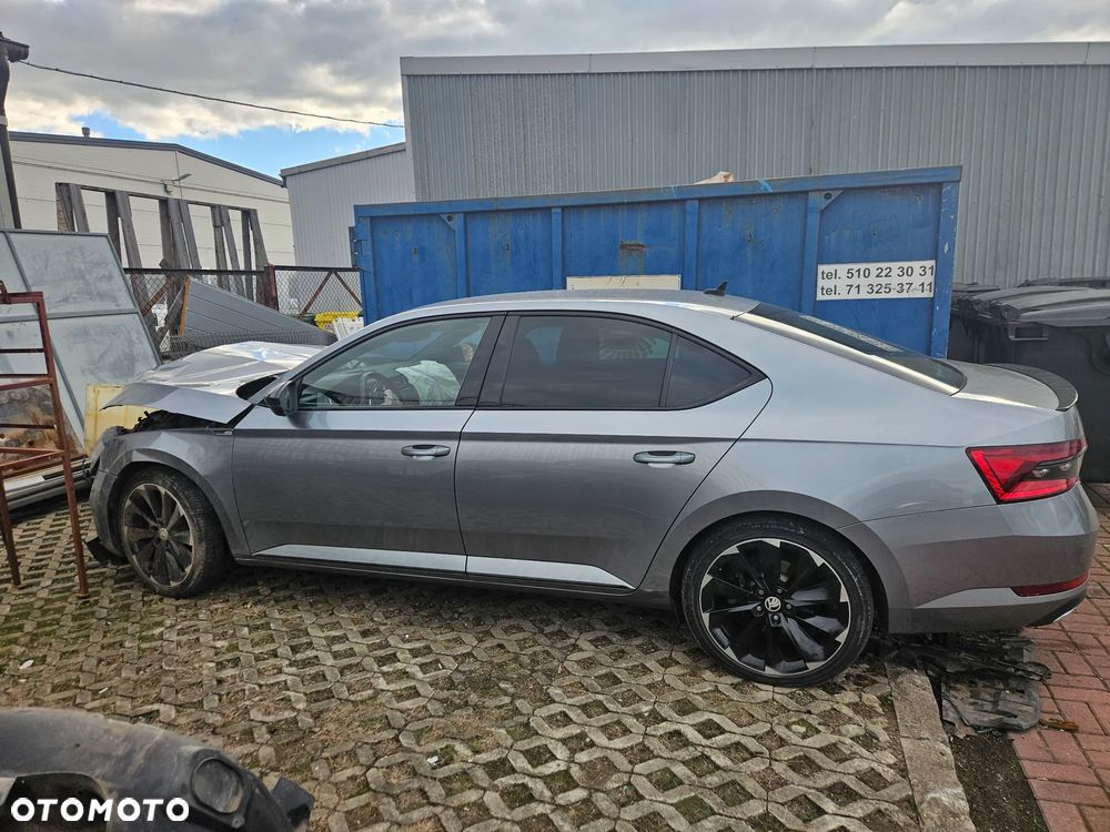Skoda Superb 1.4 TSI Plug-In Hybrid Sportline DSG - 19